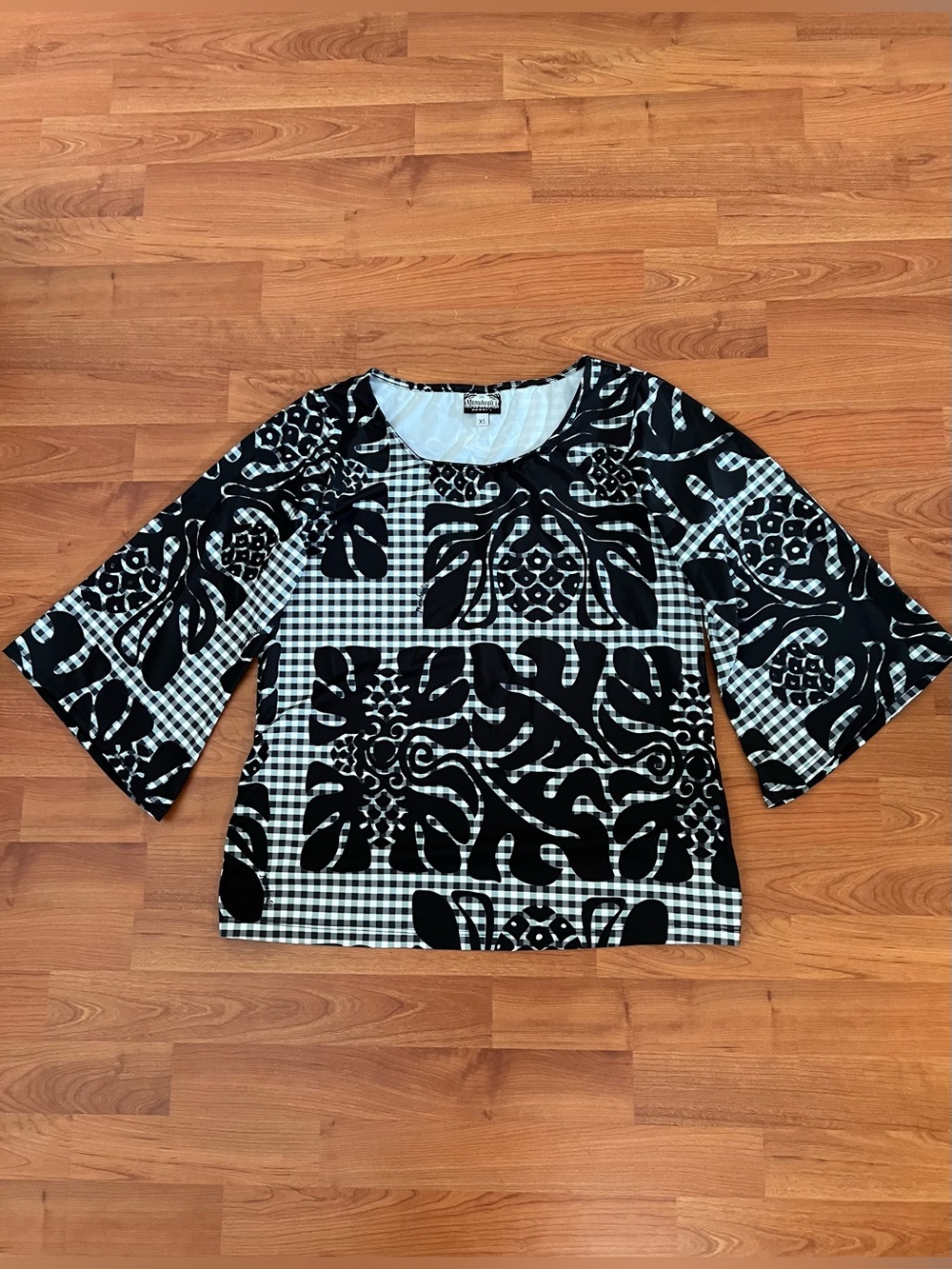 Manuhealii Black and White Graphic Mix Tunic